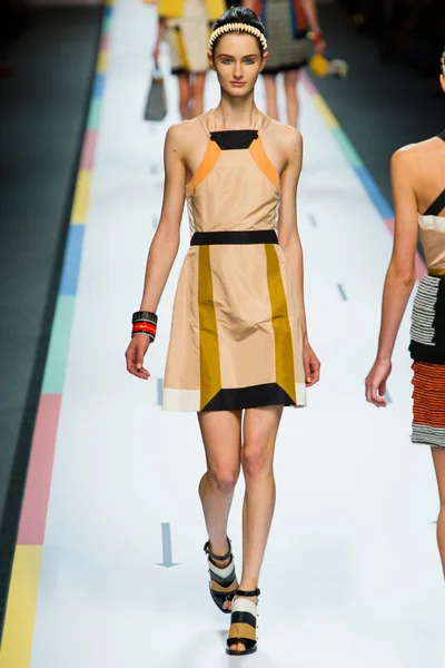 Look 10